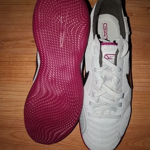 Nike Streetgato 'Grey Fog Dynamic Berry' Soccer Shoes Men's Size 6.5