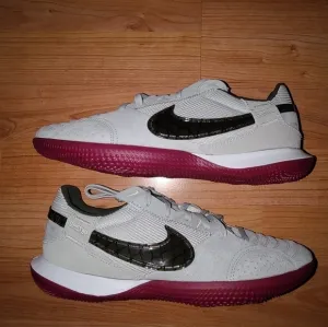 Nike Streetgato 'Grey Fog Dynamic Berry' Soccer Shoes Men's Size 6.5