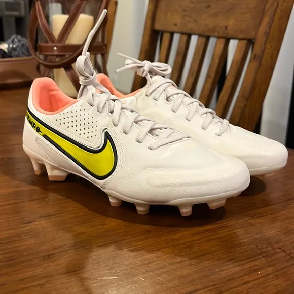 Nike Tiempo Legend 9 Pro FG Soccer Cleats Shoes DA1175 002 Women’s 6 / Youth 4.5