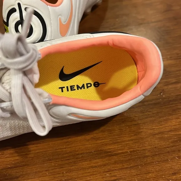 Nike Tiempo Legend 9 Pro FG Soccer Cleats Shoes DA1175 002 Women’s 6 / Youth 4.5