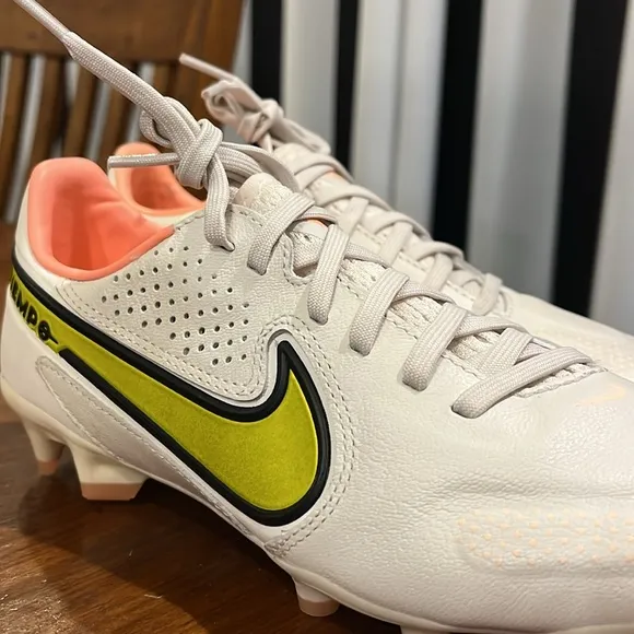 Nike Tiempo Legend 9 Pro FG Soccer Cleats Shoes DA1175 002 Women’s 6 / Youth 4.5