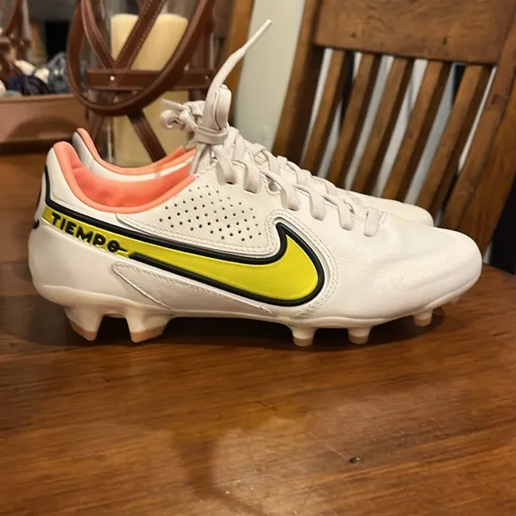 Nike Tiempo Legend 9 Pro FG Soccer Cleats Shoes DA1175 002 Women’s 6 / Youth 4.5