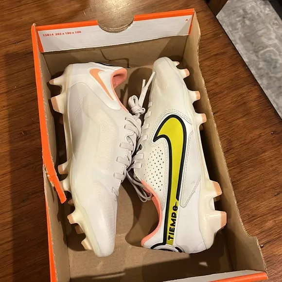 Nike Tiempo Legend 9 Pro FG Soccer Cleats Shoes DA1175 002 Women’s 6 / Youth 4.5