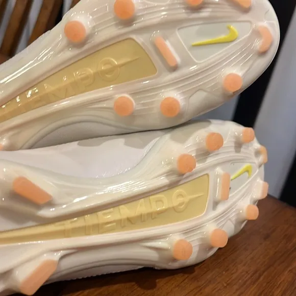 Nike Tiempo Legend 9 Pro FG Soccer Cleats Shoes DA1175 002 Women’s 6 / Youth 4.5