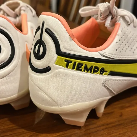 Nike Tiempo Legend 9 Pro FG Soccer Cleats Shoes DA1175 002 Women’s 6 / Youth 4.5