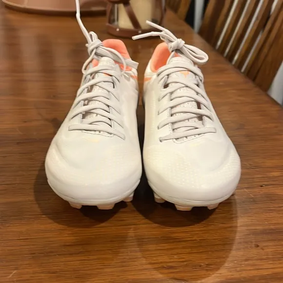 Nike Tiempo Legend 9 Pro FG Soccer Cleats Shoes DA1175 002 Women’s 6 / Youth 4.5