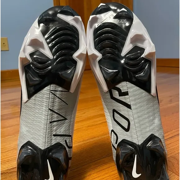 Nike Vapor Edge Elite 360 Black White Football Cleat DQ3558-100 Men's Size 13.5