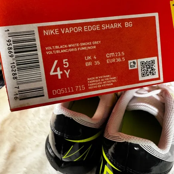 Nike Vapor Edge Shark Size 4.5Y Running Football Cleats Shoes New