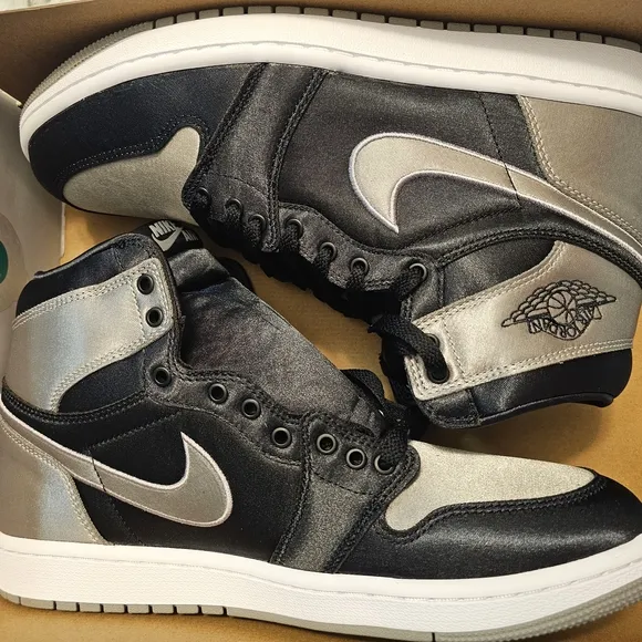Nike Women's Athletic Shoes - Black and Gray