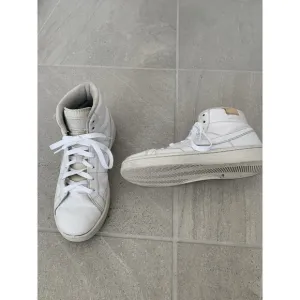 Nike Women's Court Royale 2 Mid Sneakers Shoes CT1725-100 White Size 8.5
