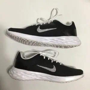 Nike Women’s Revolution 6 Next Nature Running Zebra -  PRM Trainers size 11