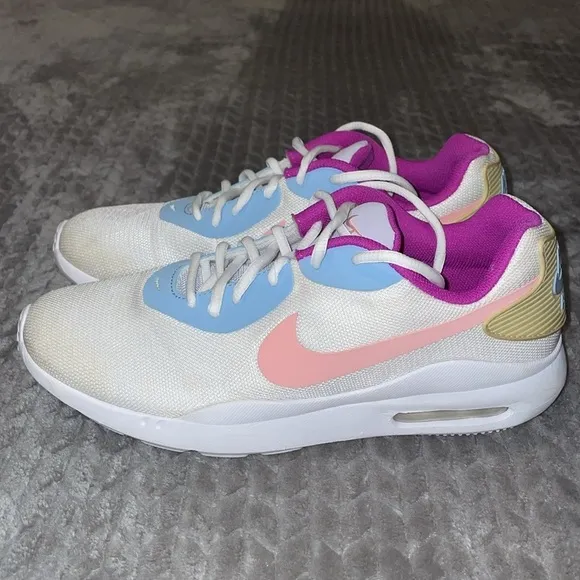 Nike Womens WMNS Air Max Oketo White Marathon Running Shoes/Sneakers AQ2231-104