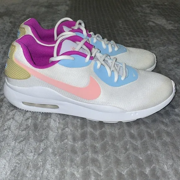 Nike Womens WMNS Air Max Oketo White Marathon Running Shoes/Sneakers AQ2231-104