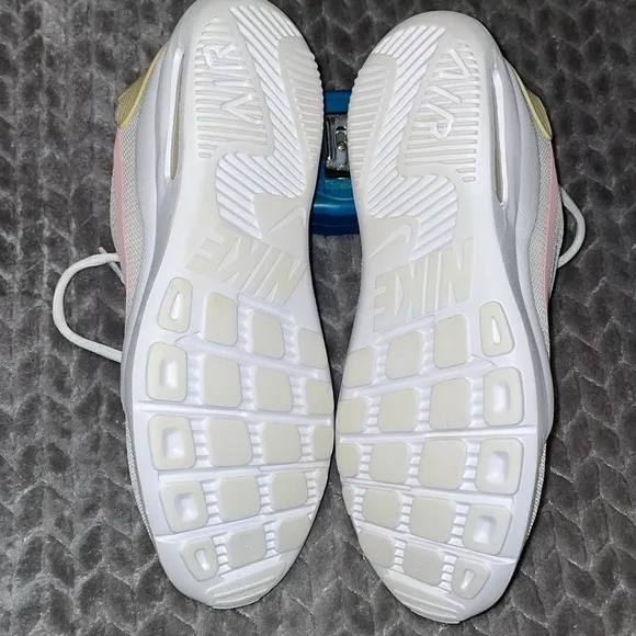 Nike Womens WMNS Air Max Oketo White Marathon Running Shoes/Sneakers AQ2231-104