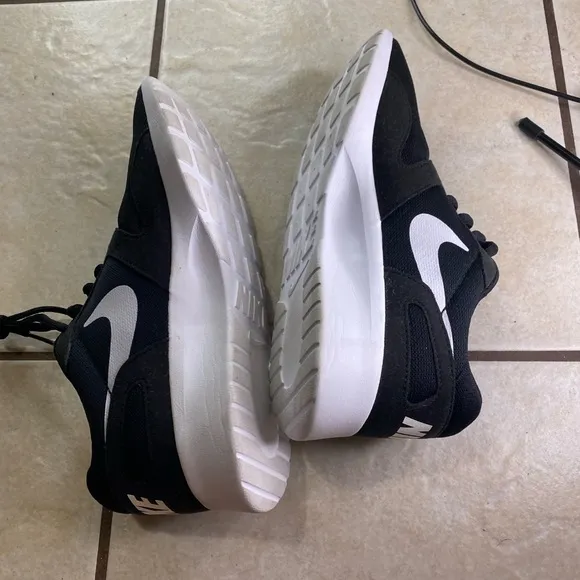 Nike Womens WMNS Kaishi Black Marathon Running Shoes (Women's) 654845-012 (US 8)