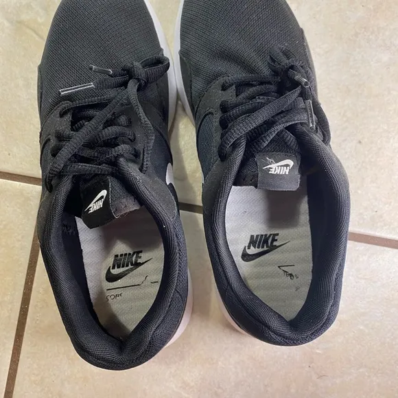 Nike Womens WMNS Kaishi Black Marathon Running Shoes (Women's) 654845-012 (US 8)