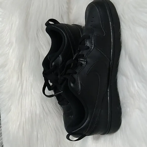 Nike Youth Court Borough Shoes Sz.6.5Y Gently Worn