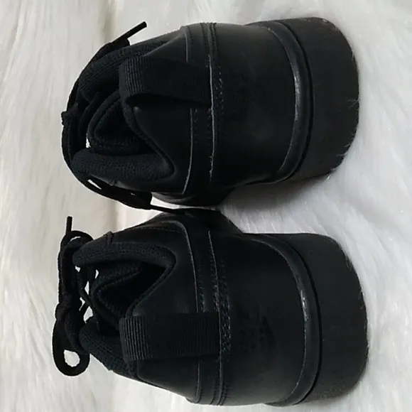 Nike Youth Court Borough Shoes Sz.6.5Y Gently Worn