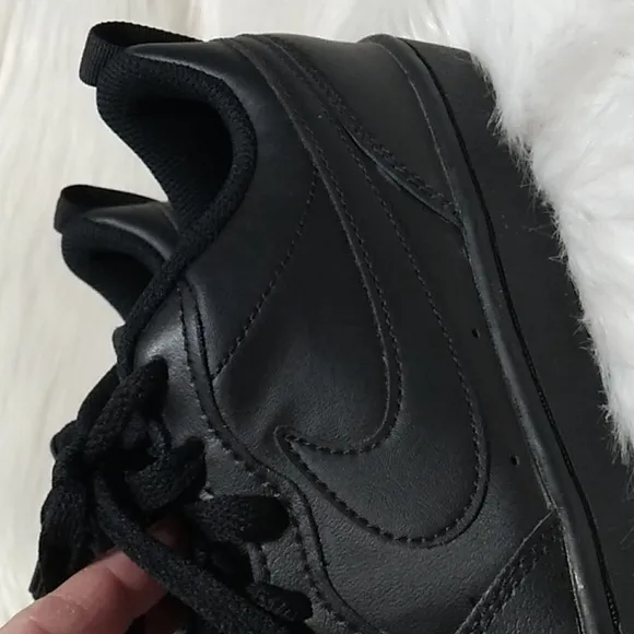 Nike Youth Court Borough Shoes Sz.6.5Y Gently Worn