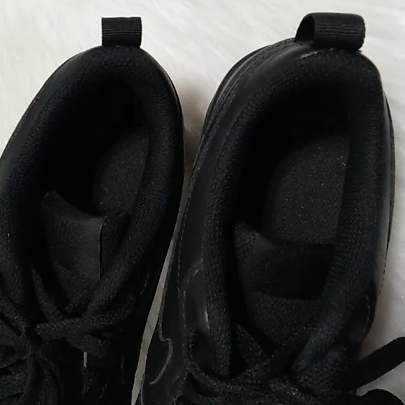 Nike Youth Court Borough Shoes Sz.6.5Y Gently Worn