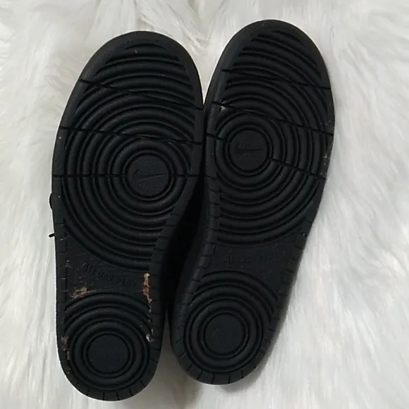 Nike Youth Court Borough Shoes Sz.6.5Y Gently Worn