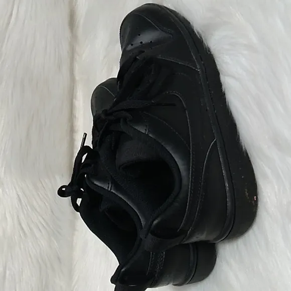 Nike Youth Court Borough Shoes Sz.6.5Y Gently Worn