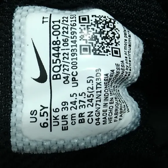 Nike Youth Court Borough Shoes Sz.6.5Y Gently Worn
