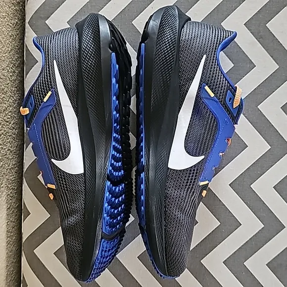 Nike Zoom Pegasus 40 LA Rams men's size 9 womens 10.5 running shoes