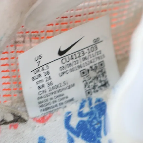 Nike ZoomX Vaporfly Next% 2 White Volt Racer Blue size 7