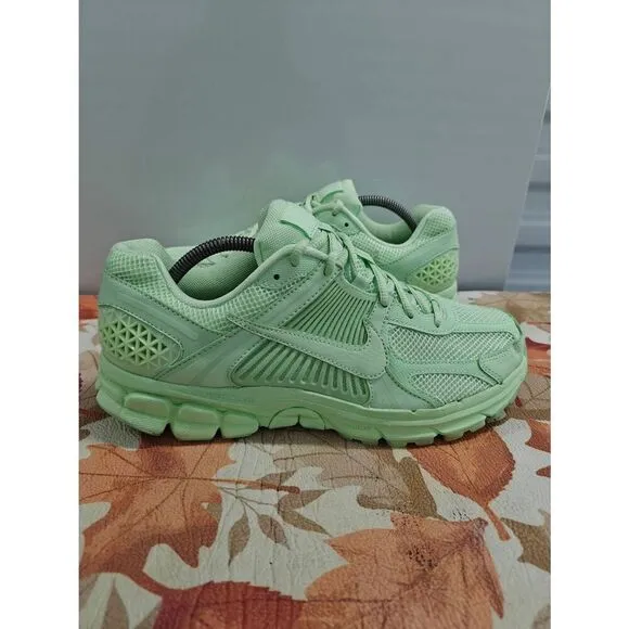 Nike Air Zoom Vomero 5 Pistachio Vapor Green HF Men's Size 10 Running Shoes