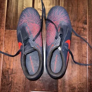 Nike Unisex Youth Soccer Shoes size 5y