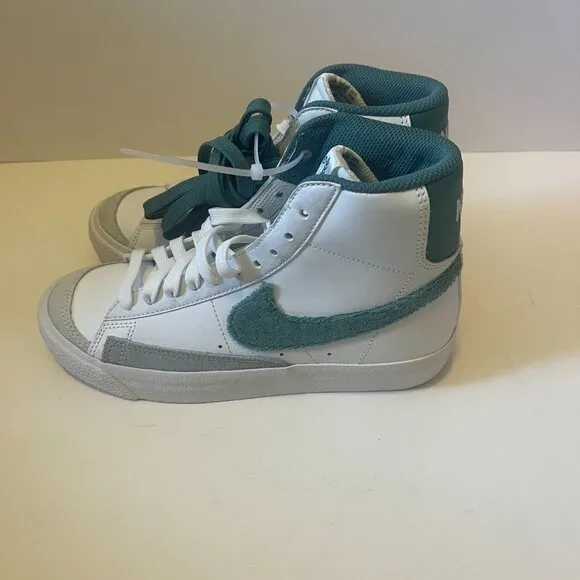 NWOB Nike Blazer Mid '77 ~ Size 3.5Y ~ Summit White/Phantom/Light Pumice/Bicoast