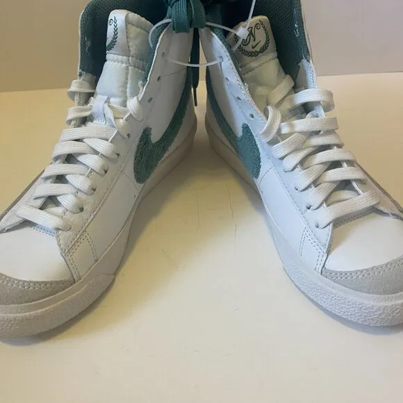 NWOB Nike Blazer Mid '77 ~ Size 3.5Y ~ Summit White/Phantom/Light Pumice/Bicoast