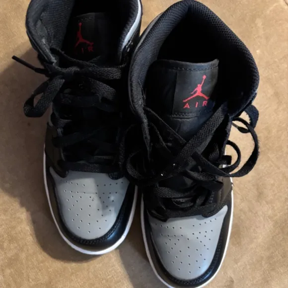 NWOB nike jordan 1 mid red shadow 554725-096 youth