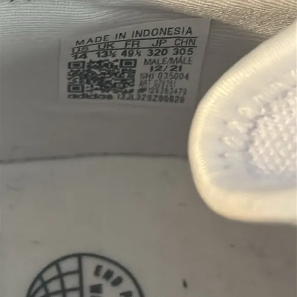 NWOT Men’s Adidas NMD_R1 Primeblue White/Black/Grey Three Men's Running Shoes