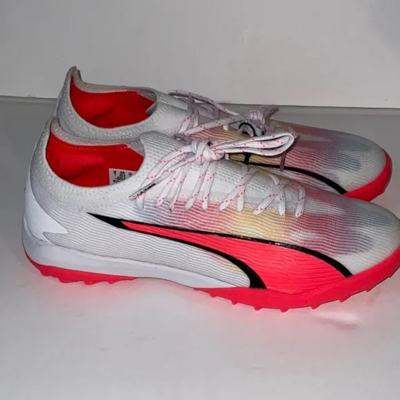 NWOT, Puma Ultra Soccer Shoes, Size 8
