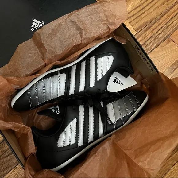 NWT adidas cleats 5Y