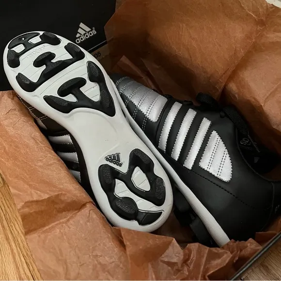 NWT adidas cleats 5Y