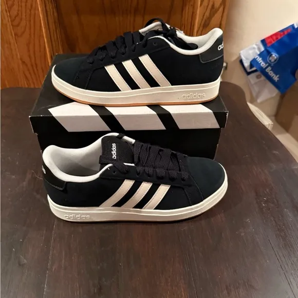NWT Adidas Grand Court