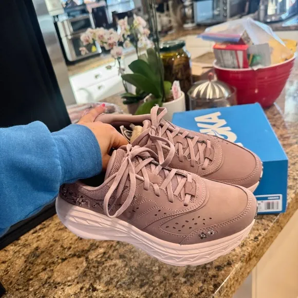 NWT Hoka Bondi L Leather Embroidered Sneakers Unisex BP Vibrant Bloom Quartz NEW