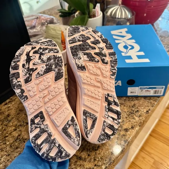 NWT Hoka Bondi L Leather Embroidered Sneakers Unisex BP Vibrant Bloom Quartz NEW