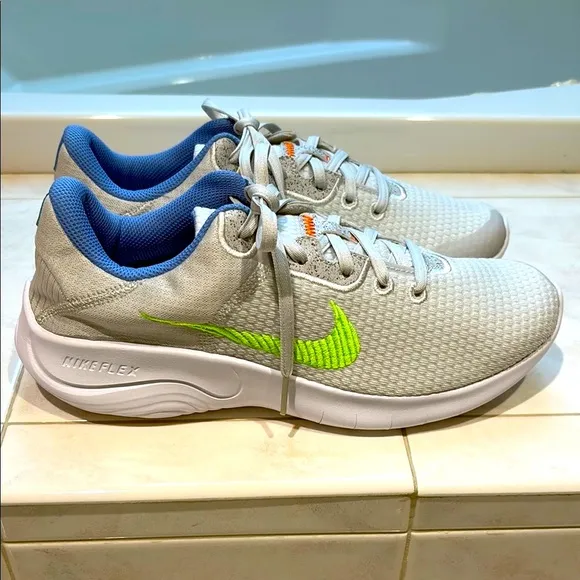 NWT Nike Flex Experience Rn 11 Running Shoes size 9 (women’s)