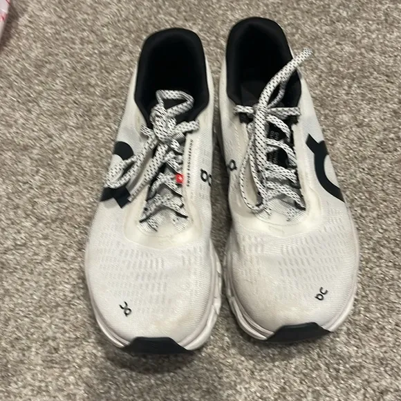 On running women’s CLOUDMASTER cloudtec All White running shoes sneakers Sz 7.5