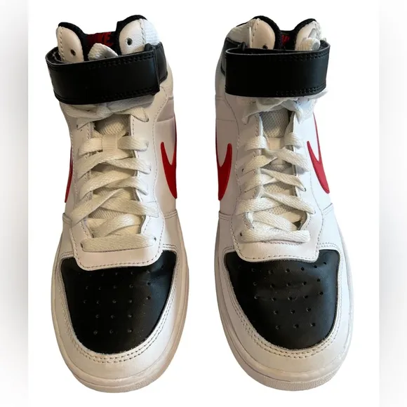 PRACTICALLY BRAND NEW Nike Kids' Grade School Court Borough Mid 2 Shoes sz 6Y