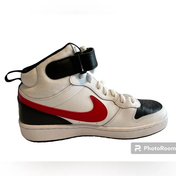 PRACTICALLY BRAND NEW Nike Kids' Grade School Court Borough Mid 2 Shoes sz 6Y