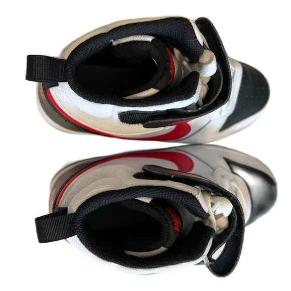 PRACTICALLY BRAND NEW Nike Kids' Grade School Court Borough Mid 2 Shoes sz 6Y