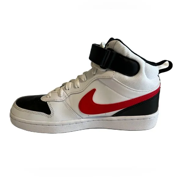 PRACTICALLY BRAND NEW Nike Kids' Grade School Court Borough Mid 2 Shoes sz 6Y