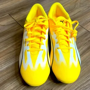 PUMA Men's Ultra Play Firm Artificial Ground soccer shoes