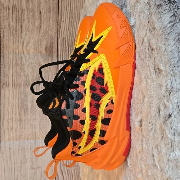 Puma Orange Cheeto Basketball Shoes, Boys Size 6, Great Condition