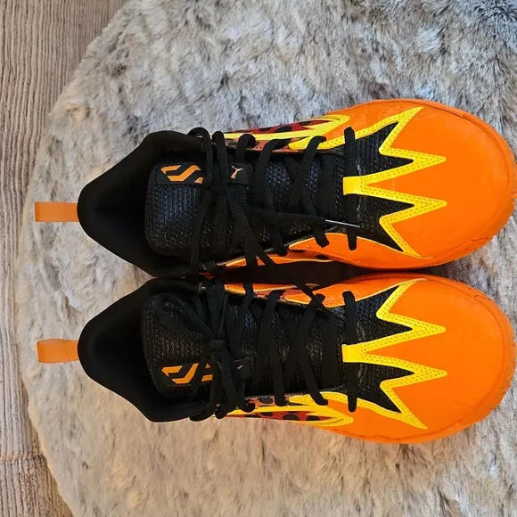 Puma Orange Cheeto Basketball Shoes, Boys Size 6, Great Condition